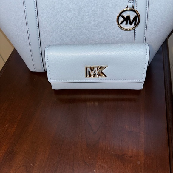 Michael Kors Sky Blue Tote and Wallet Set - Picture 4 of 6